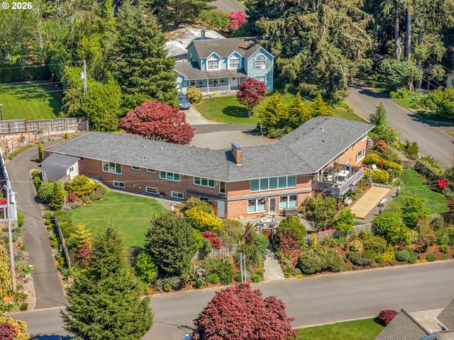 361 HILLTOP Dr, Seaside, OR 97138
