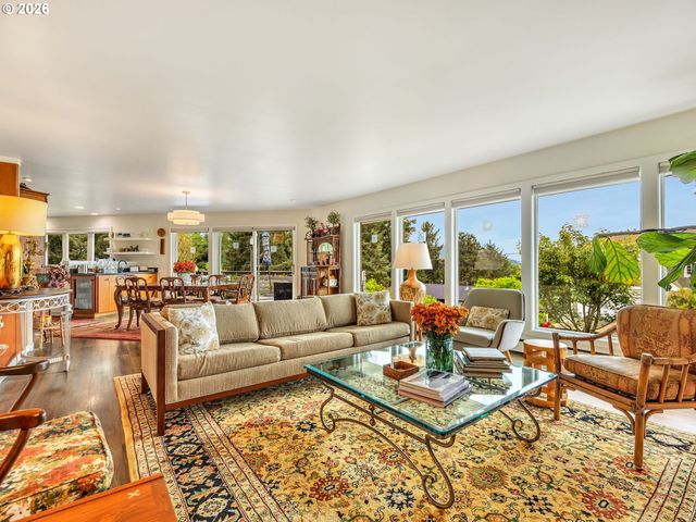 361 HILLTOP Dr, Seaside, OR 97138
