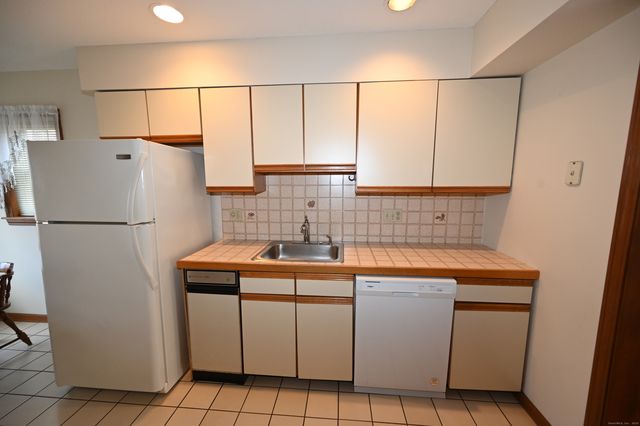 375 Coe Avenue APT 22, East Haven, CT 06512