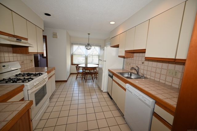 375 Coe Avenue APT 22, East Haven, CT 06512