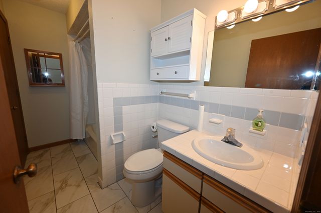 375 Coe Avenue APT 22, East Haven, CT 06512