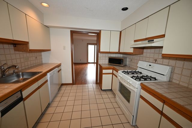 375 Coe Avenue APT 22, East Haven, CT 06512