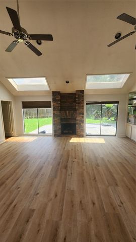 2127 Manor Green Drive, Houston, TX 77077