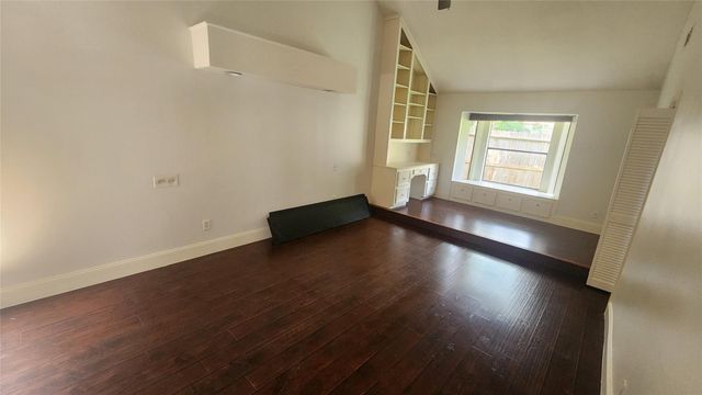 2127 Manor Green Drive, Houston, TX 77077