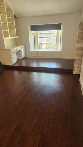 2127 Manor Green Drive, Houston, TX 77077
