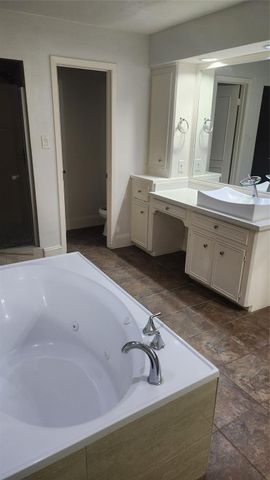 2127 Manor Green Drive, Houston, TX 77077