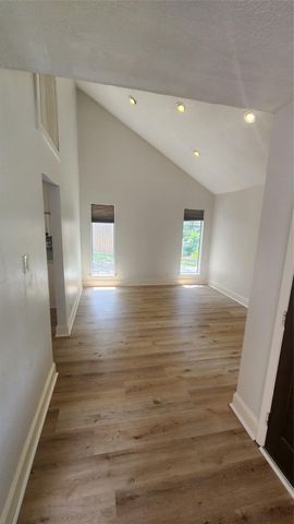 2127 Manor Green Drive, Houston, TX 77077