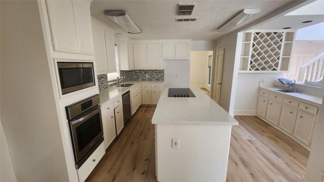 2127 Manor Green Drive, Houston, TX 77077