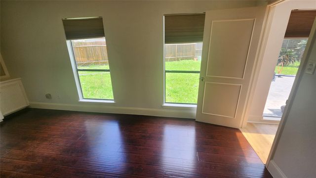 2127 Manor Green Drive, Houston, TX 77077