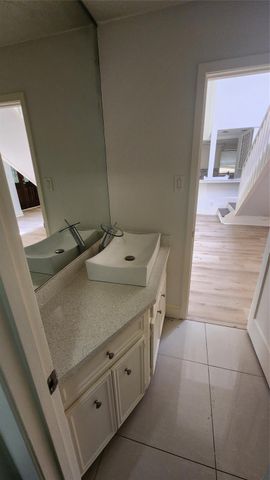 2127 Manor Green Drive, Houston, TX 77077