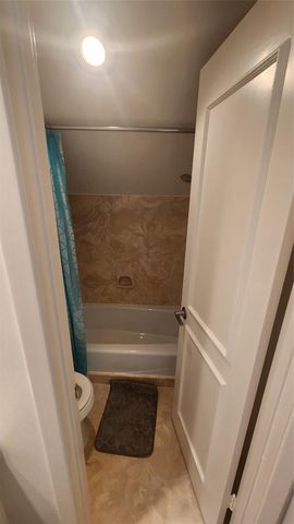 2127 Manor Green Drive, Houston, TX 77077