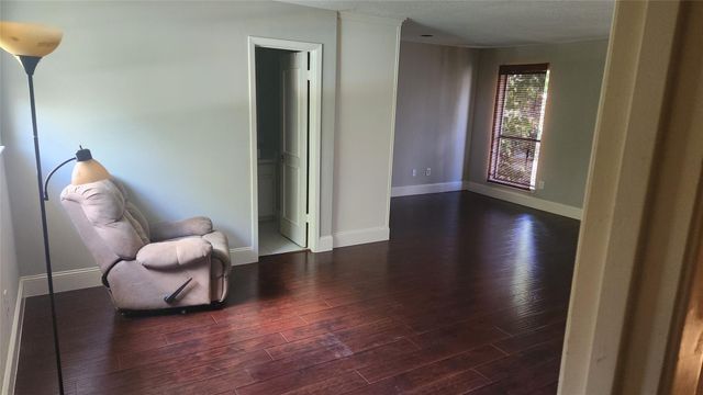 2127 Manor Green Drive, Houston, TX 77077