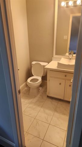 2127 Manor Green Drive, Houston, TX 77077