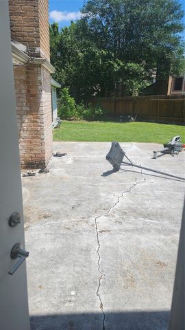 2127 Manor Green Drive, Houston, TX 77077