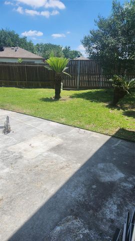 2127 Manor Green Drive, Houston, TX 77077