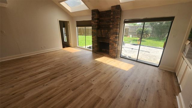 2127 Manor Green Drive, Houston, TX 77077