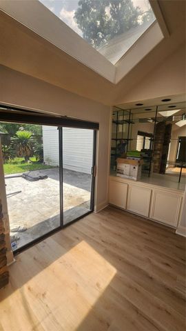 2127 Manor Green Drive, Houston, TX 77077