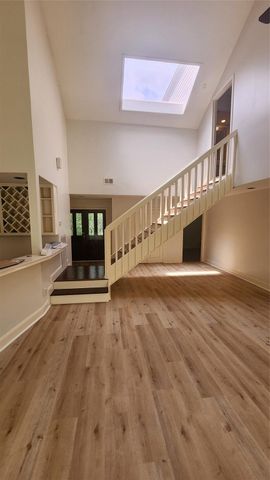 2127 Manor Green Drive, Houston, TX 77077