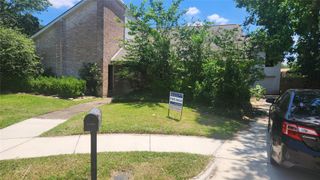 2127 Manor Green Drive, Houston, TX 77077