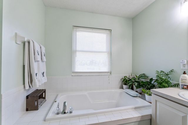 3655 Lake Albert Way, Grove City, OH 43123