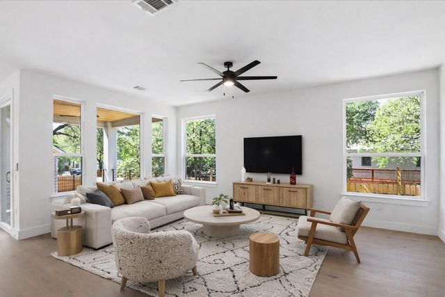 2301 E 10th ST, Austin, TX 78702