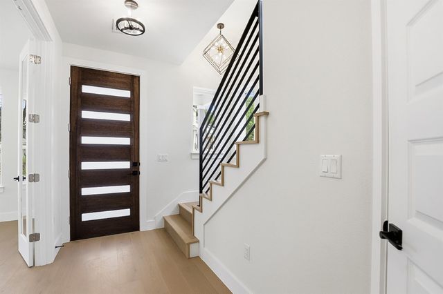 2301 E 10th ST, Austin, TX 78702