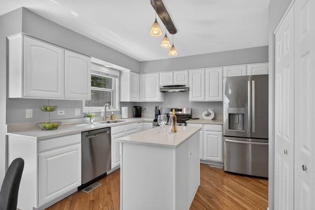 12 Foxglove Court, Bolingbrook, IL 60440
