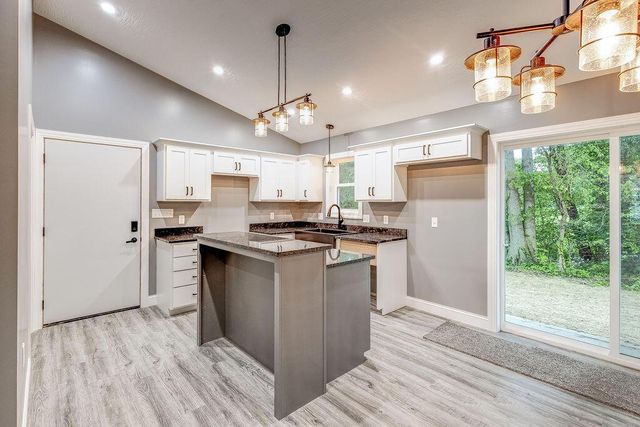 228 E Walnut Street, Danville, OH 43014