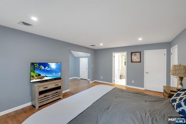 78 Urban Club Road, Wayne, NJ 07470