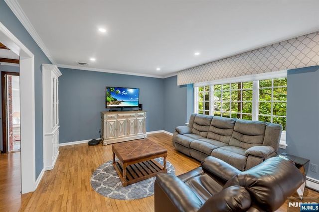 78 Urban Club Road, Wayne, NJ 07470
