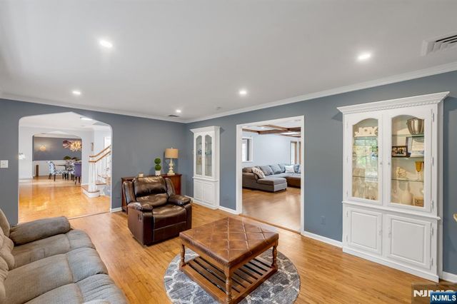78 Urban Club Road, Wayne, NJ 07470