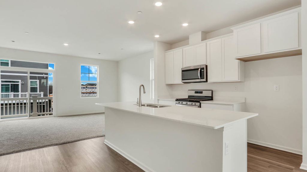 2046 Yellowstone Boulevard, Mundelein, IL 60060 — photo 5