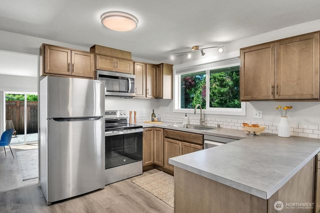 8305 214th Place SW, Edmonds, WA 98026