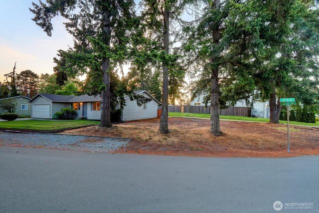 8305 214th Place SW, Edmonds, WA 98026
