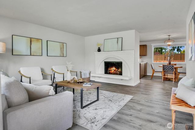 8305 214th Place SW, Edmonds, WA 98026