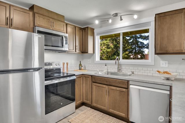 8305 214th Place SW, Edmonds, WA 98026
