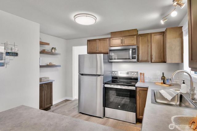 8305 214th Place SW, Edmonds, WA 98026