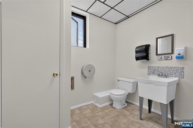 521 Valley Brook Avenue, Lyndhurst, NJ 07071