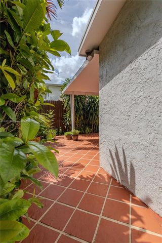 2435 SW 11th St 9-B, Miami, FL 33135