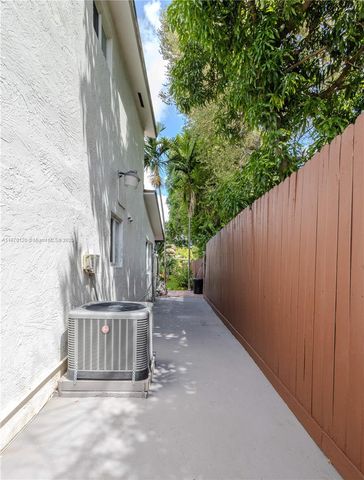 2435 SW 11th St 9-B, Miami, FL 33135