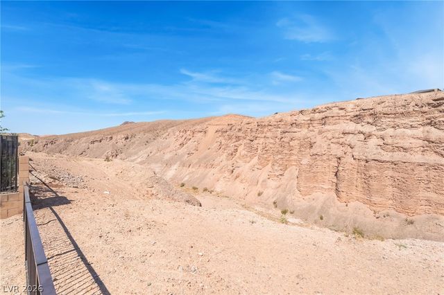 76 Crimson Cactus Avenue, Henderson, NV 89011