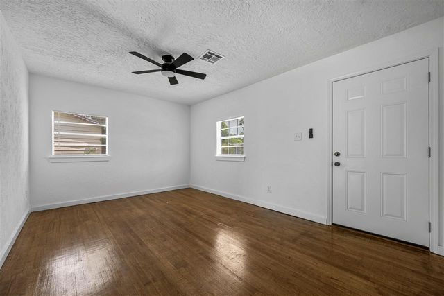 927 SW 36th St, Lawton, OK 73505