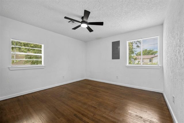 927 SW 36th St, Lawton, OK 73505