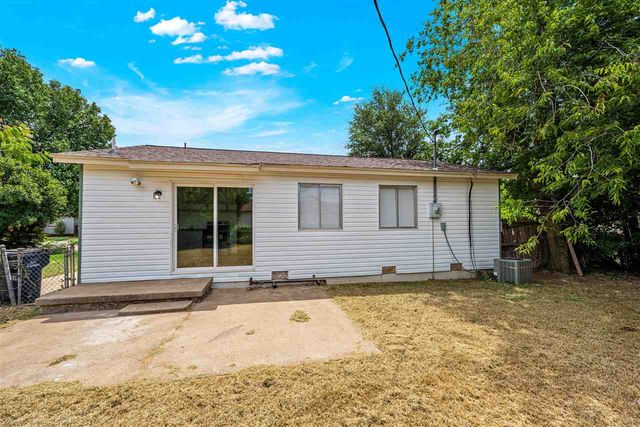 927 SW 36th St, Lawton, OK 73505