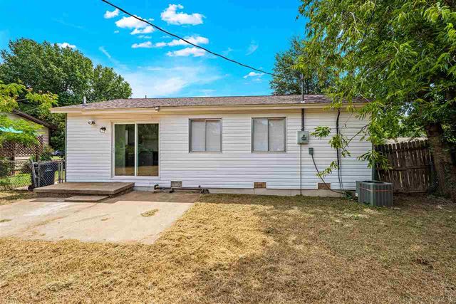 927 SW 36th St, Lawton, OK 73505