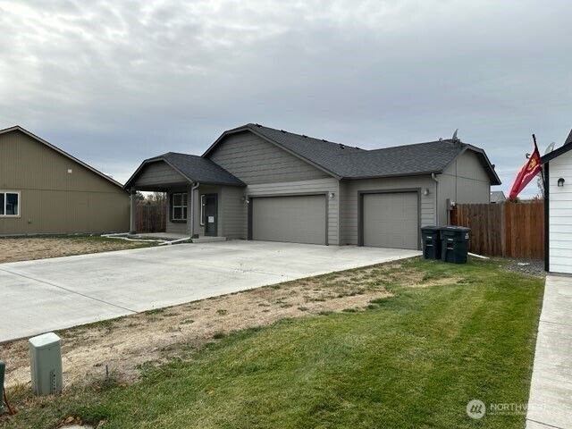 720 S Lakeland Drive, Moses Lake, WA 98837