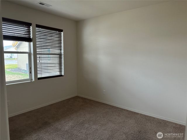 720 S Lakeland Drive, Moses Lake, WA 98837