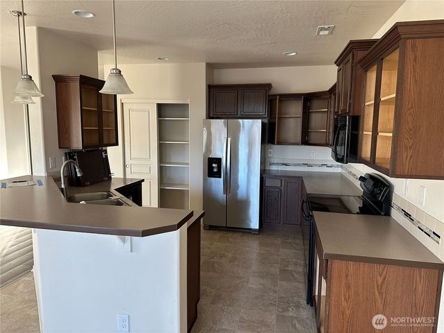 720 S Lakeland Drive, Moses Lake, WA 98837