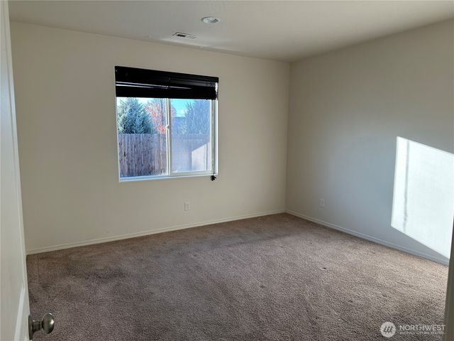 720 S Lakeland Drive, Moses Lake, WA 98837