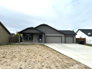720 S Lakeland Drive, Moses Lake, WA 98837